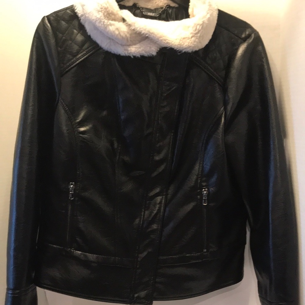 Blk faux leather XL Jkt by a.n.a. faux fur collar
